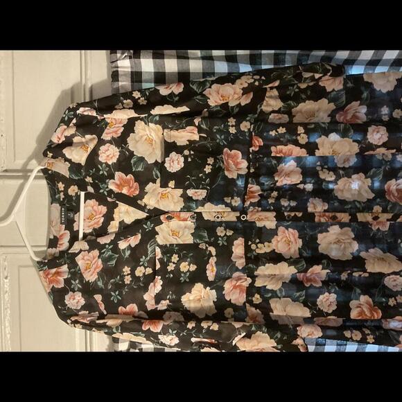 Torrid Semi- Sheer Black Floral Babysoll Flowy Button Up Blouse Size 1 - Picture 3 of 10